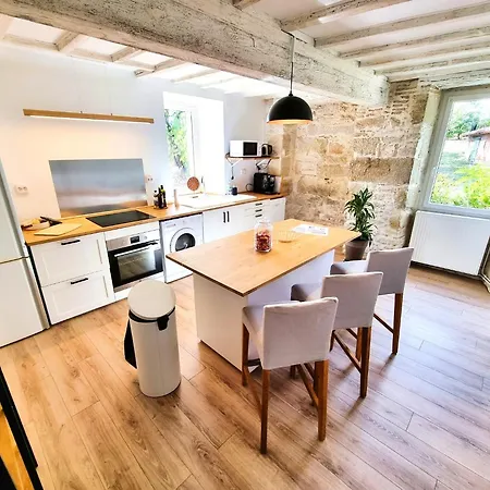 Vue Nature , Terrasse , Piscine Et En Option Aguts