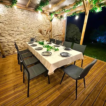 Vue Nature , Terrasse , Piscine Et En Option Aguts